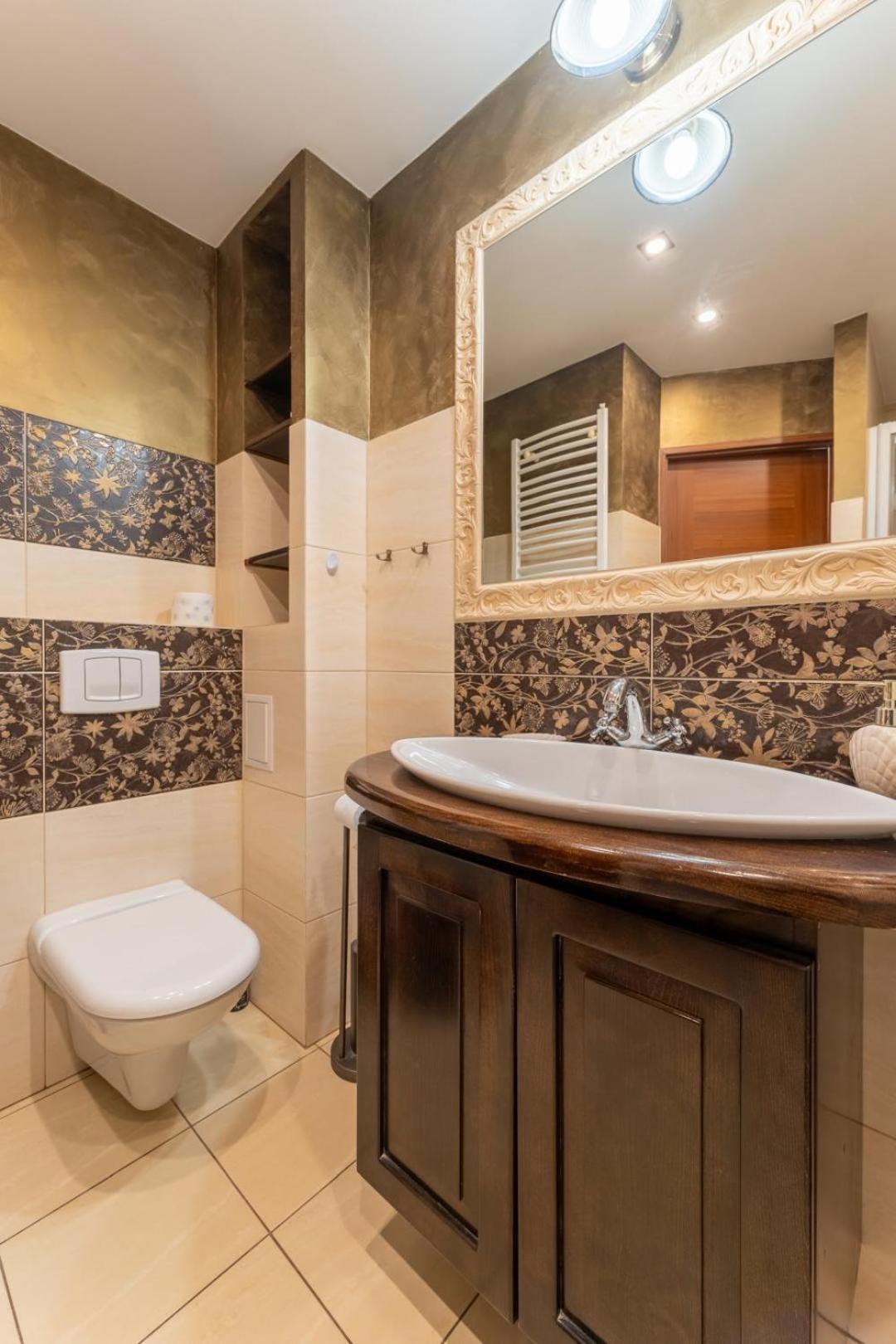 Apartament Ratuszlove - 2 Osobne Sypialnie, Z Widokiem Na Ratusz - By Spaceapart 耶莱尼亚古拉 外观 照片
